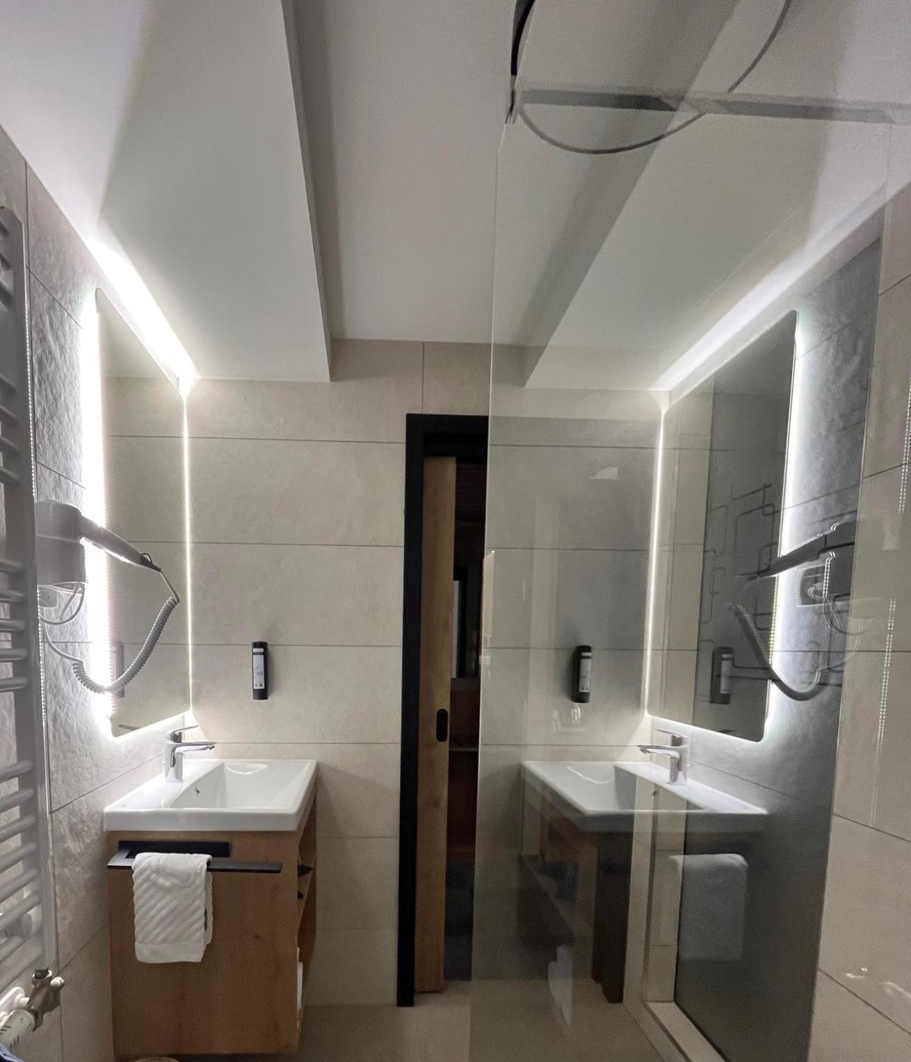 Hotel Mantova Vrhnika Luaran gambar