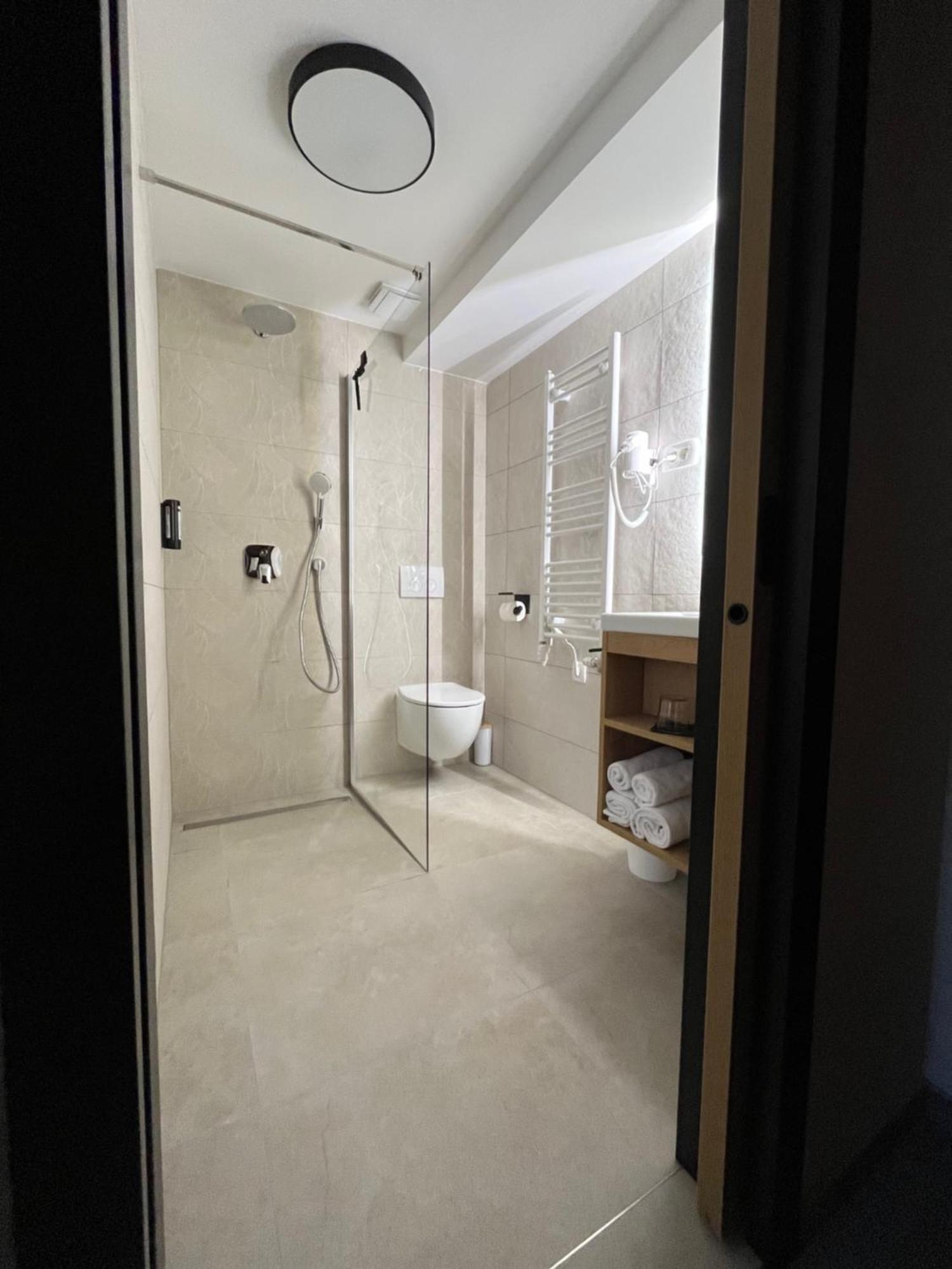 Hotel Mantova Vrhnika Luaran gambar