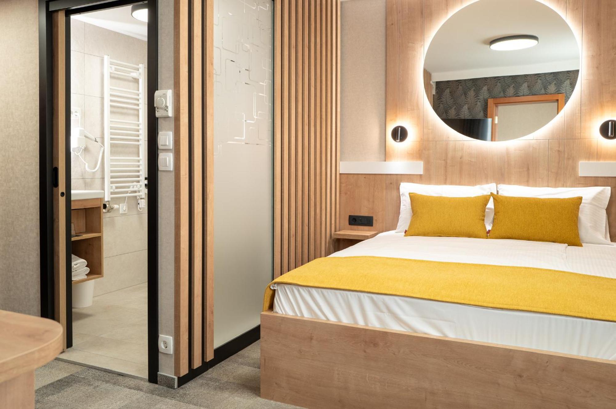 Hotel Mantova Vrhnika Luaran gambar